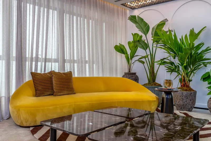 Living com sofá Fendi Casa, unidade 6902